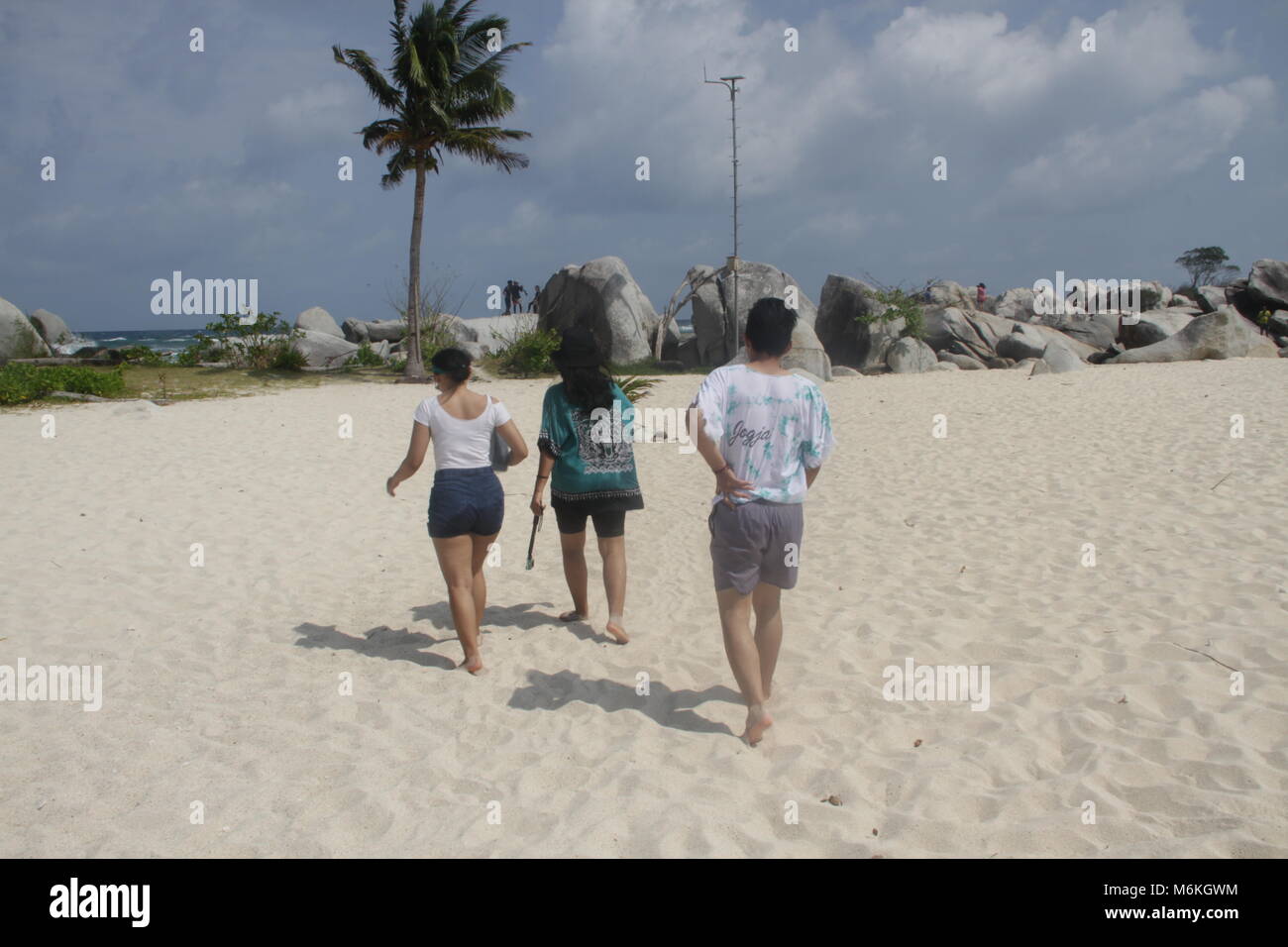 Ihr Reisepass Greifen, hier einige versteckt in der belitung, Indonesien. Stockfoto