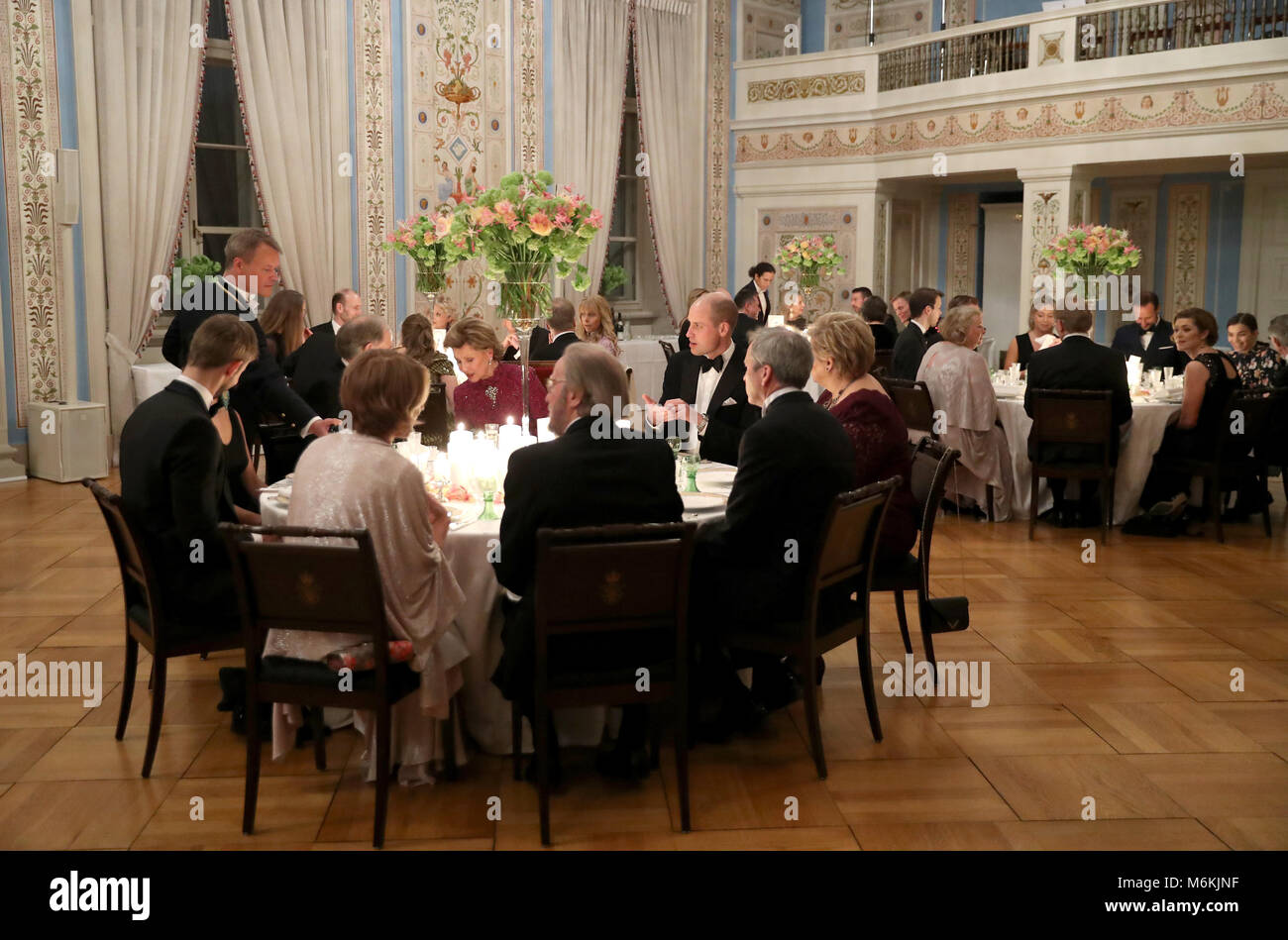 Der Herzog und die Herzogin von Cambridge besuchen Sie ein Abendessen im Königlichen Palast in Oslo. Prinz William und König Harald machten beide Reden an der Veranstaltung. Mit: Wilhelm Herzog von Cambridge, Prinz William, Königin Sonja Wo: Oslo, Großbritannien Wann: 01. Februar 2018 Credit: John rainford/WENN.com Stockfoto