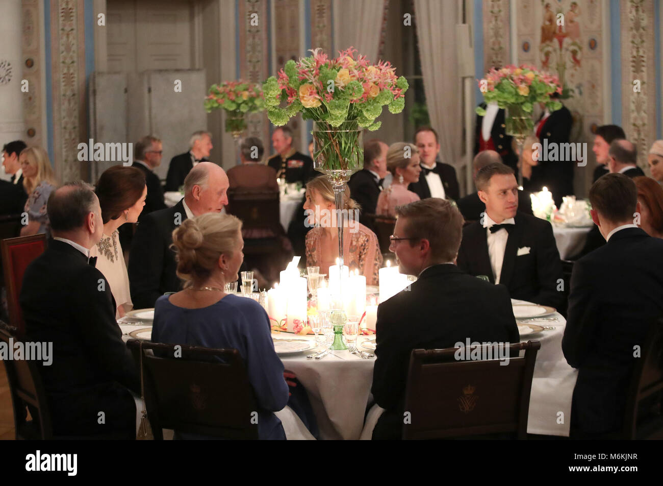Der Herzog und die Herzogin von Cambridge besuchen Sie ein Abendessen im Königlichen Palast in Oslo. Prinz William und König Harald machten beide Reden an der Veranstaltung. Mit: Catherine Herzogin von Cambridge, Catherine Middleton, Kate Middleton, König Harald Wo: Oslo, Großbritannien Wann: 01. Februar 2018 Credit: John rainford/WENN.com Stockfoto