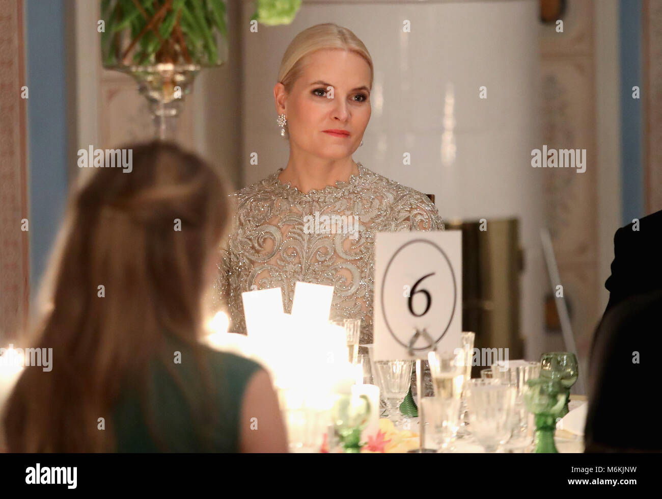 Der Herzog und die Herzogin von Cambridge besuchen Sie ein Abendessen im Königlichen Palast in Oslo. Prinz William und König Harald machten beide Reden an der Veranstaltung. Mit: Kronprinzessin Mette-Marit Wo: Oslo, Großbritannien Wann: 01. Februar 2018 Credit: John rainford/WENN.com Stockfoto