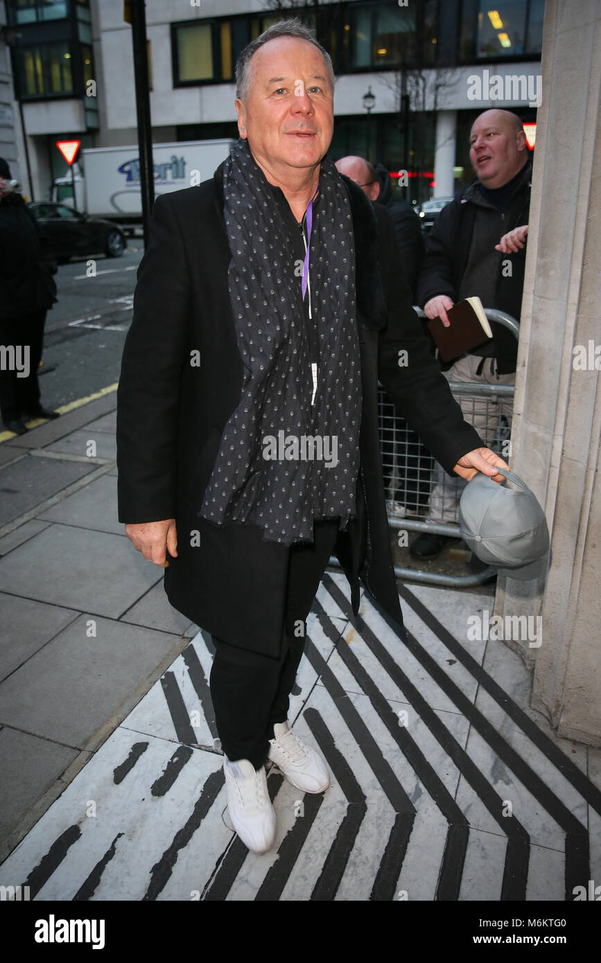 Jim Kerr von Simple Minds bei BBC Radio 2 Studios mit ihrem neuen Album "Wandern zwischen den Welten" in London Mit: Jim Kerr Wo: London, Vereinigtes Königreich, wenn: 02 Feb 2018 Credit: WENN.com Stockfoto