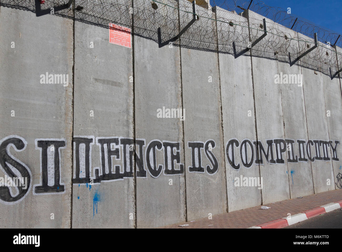 Jerusalem, Israel, November 23, 2010: Graffiti an der Betonwand von Israel gebaut Westjordanland Palästinenser aus Pendeln in Ost-Jerusalem zu stoppen. Stockfoto