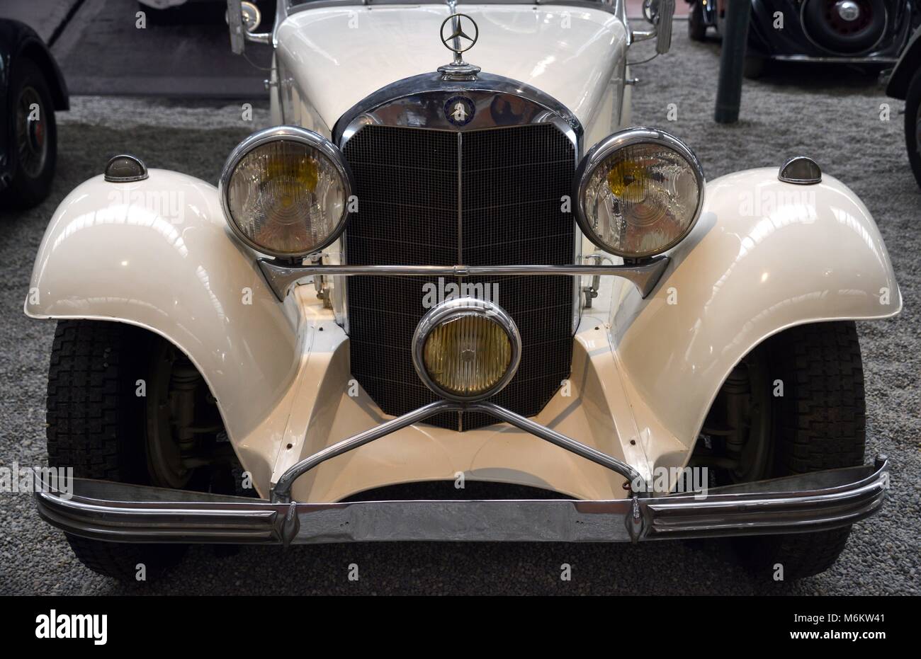 Mercedes 540 K auf dem Parkplatz des Museums Cité de l'Automobile in Mulhouse ausgestellt wird. | Verwendung weltweit Stockfoto