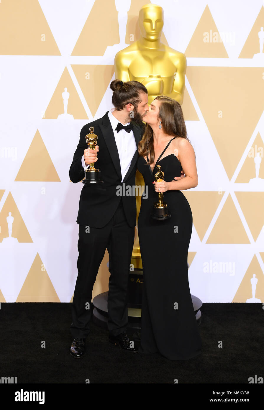 Chris Overton und Rachel Shenton mit ihrem besten Live Action Kurzfilm Oscar für das stumme Kind im Presseraum bei den 90. Academy Awards im Dolby Theater in Hollywood, Los Angeles, USA. Stockfoto