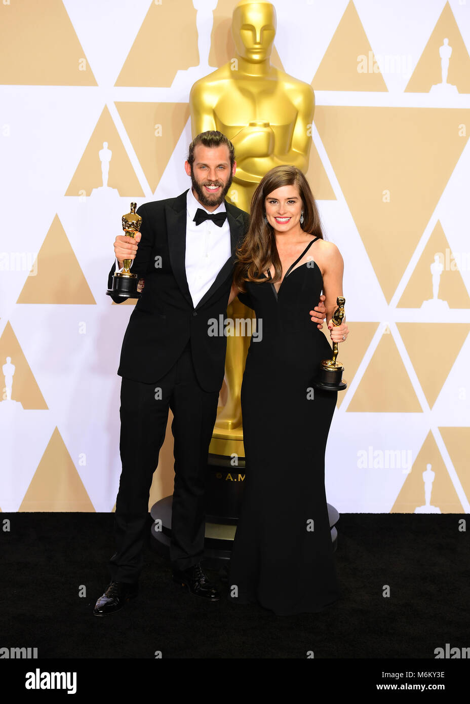 Chris Overton und Rachel Shenton mit ihren Best Live Action Short Film Oscar für die Stille Kind in der Presse an der 90th Academy Awards gehalten an der Dolby Theatre in Hollywood, Los Angeles, USA. Stockfoto