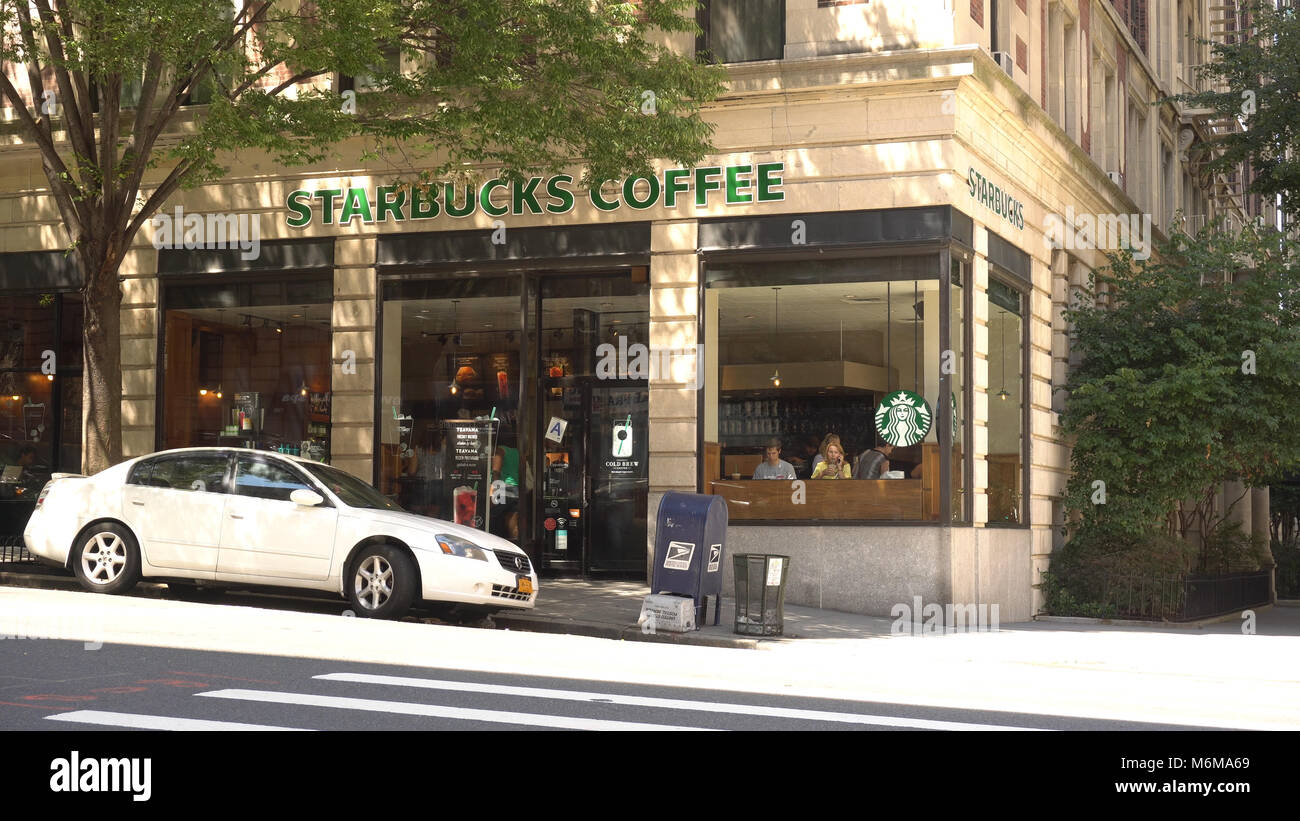 New York City 14. August 2016 Starbucks Kaffee Einzelhandel Standort