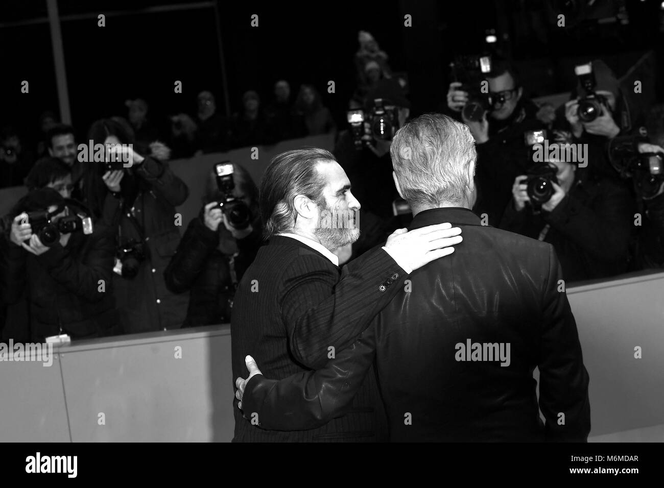 Joaquin Phoenix und Udo Kier besucht die Premiere von Keine Sorge, er wird nicht weit zu Fuß, Berlin. 20. Februar 2018 © Paul Treadway Stockfoto