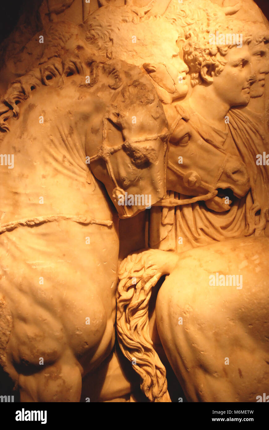 Fries vom Kenotaph für Gaius Caesar in Limyra, das Archäologische Museum in Antalya, Türkei Stockfoto