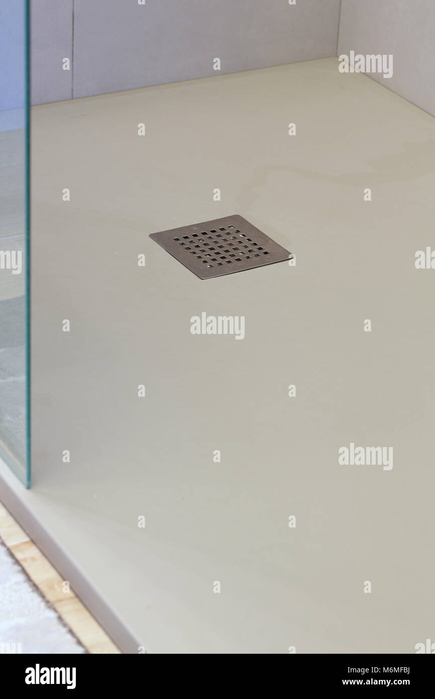 Abfluss der Dusche, Gitter auf eine Dusche Stockfotografie - Alamy