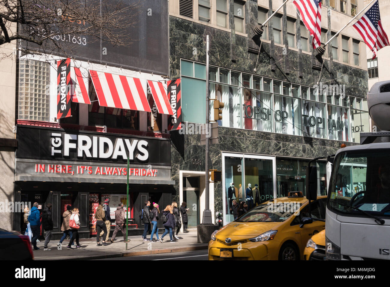 TGI Fridays Restaurant auf der Fifth Avenue, New York, USA Stockfoto