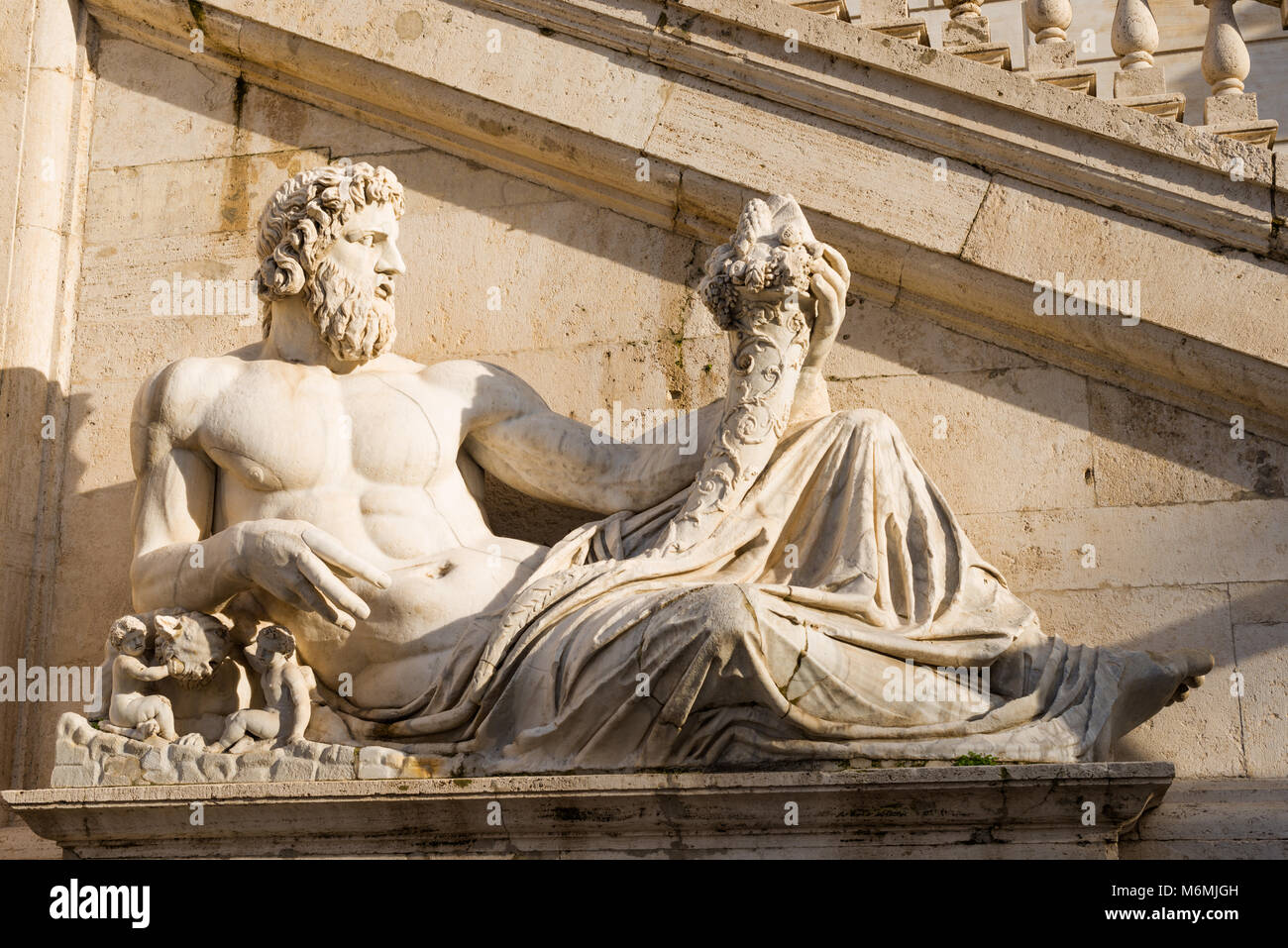 Tiber Gott Skulptur an der Kapitolinischen Museen in Rom, Italien. Stockfoto