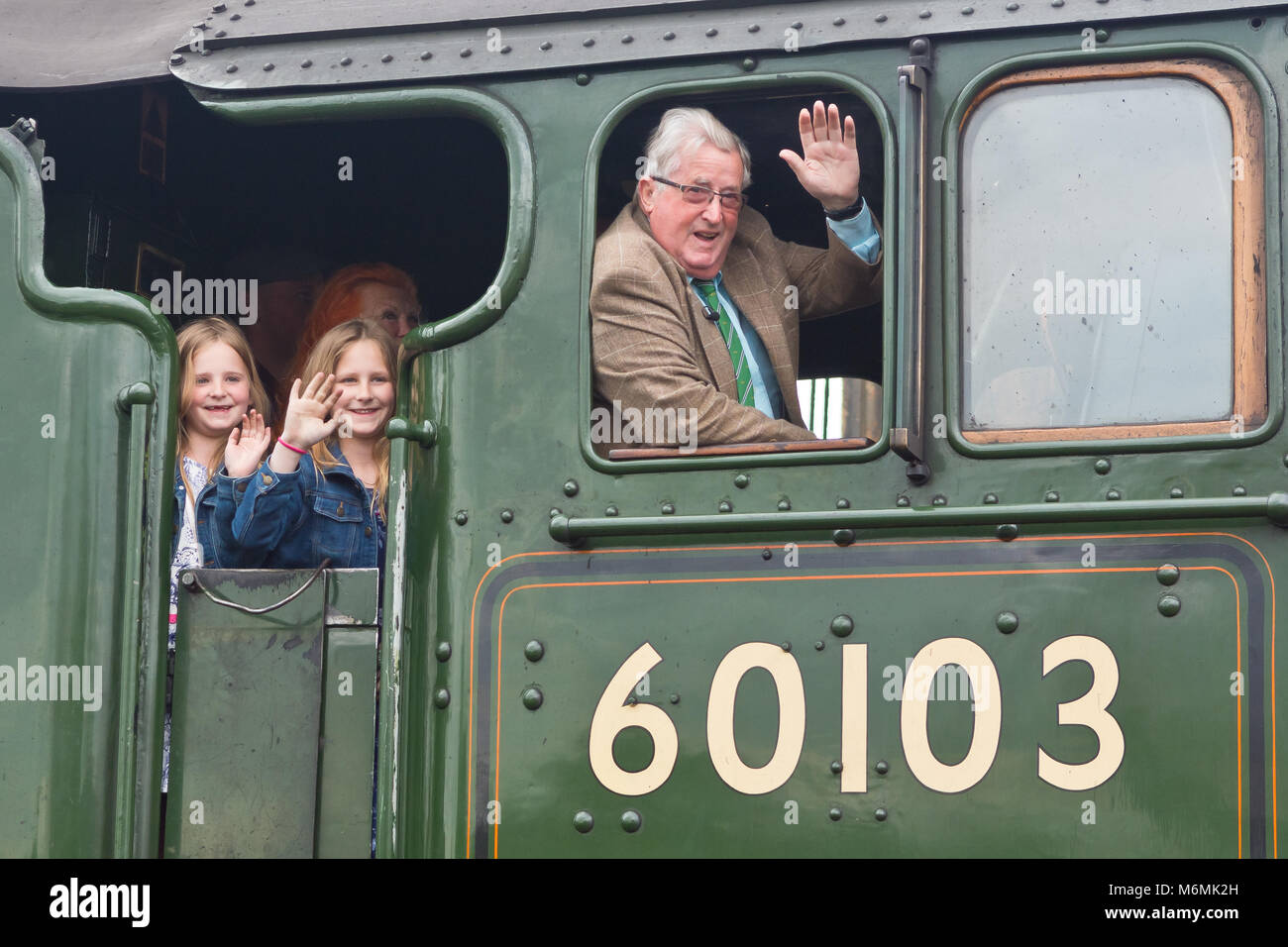 Sir William McAlpine und Grand Töchter mit Lokomotiven Flying Scotsman und Typhoon von RH&DR-vereint 90 Jahre nach der ersten Dampfmaschinen met Stockfoto