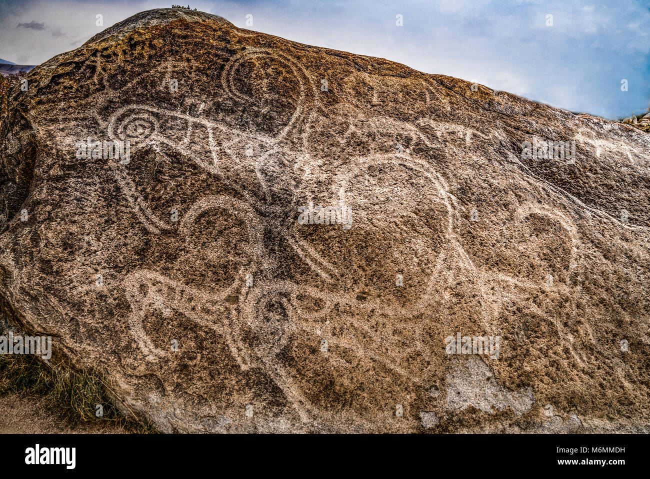 Alte Felszeichnungen, Issyk-kul Staatlichen Historischen Museum und Finden, Cholpon-Ata, Kirgisistan alten geschnitzten rock Zahlen aus 2000 b.c.e, Dep Stockfoto