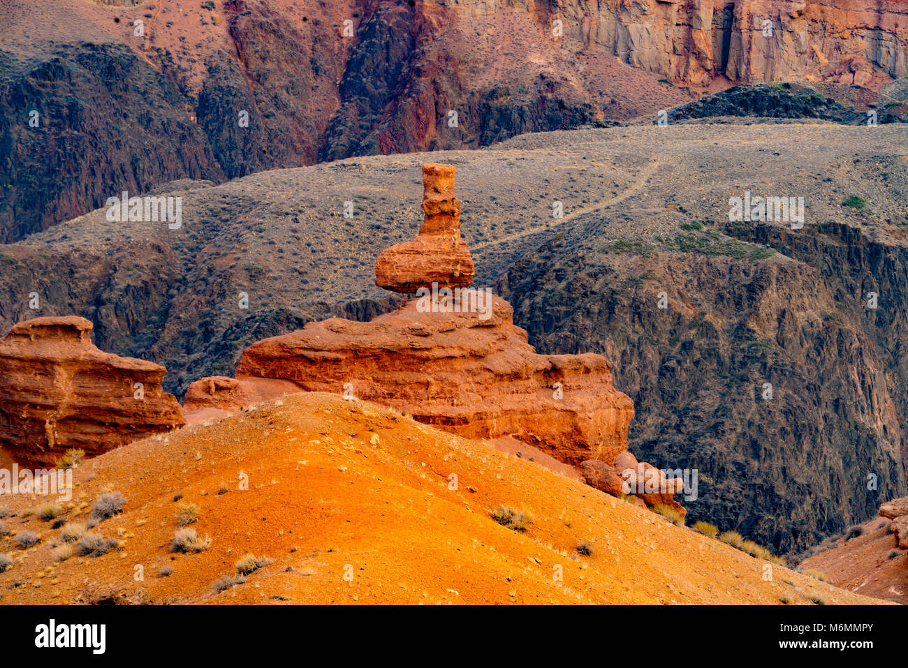 Balanced Rock, Kasachstan, Charyn Canyon Nationalpark Tal der Burgen Stockfoto