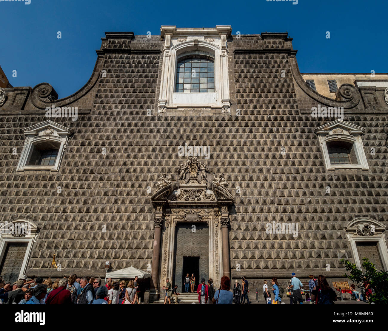 Die Kirche Gesù Nuovo, Neapel, Italien. Stockfoto