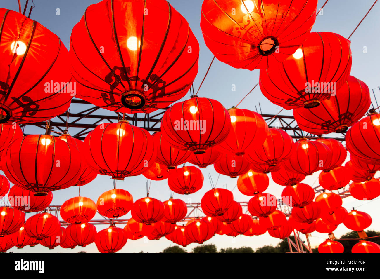 Chinesische Laternen an' event Nudel Nacht Märkte in Nord Hagley Park, Christchurch, Canterbury, Neuseeland Stockfoto