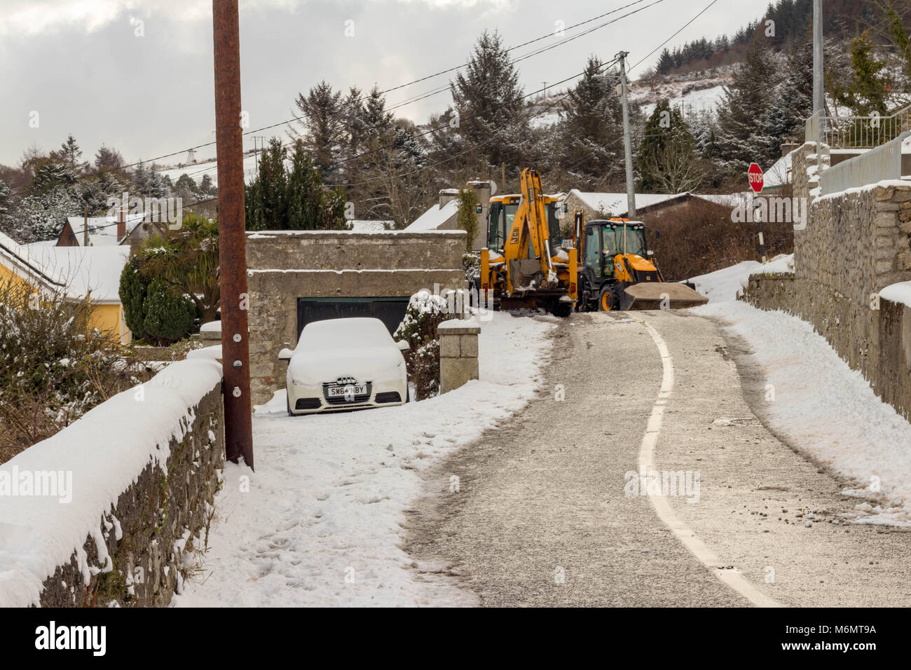 Einsame Straßen wegen Schnee in die Dublin Mountains, März 2017. Stockfoto