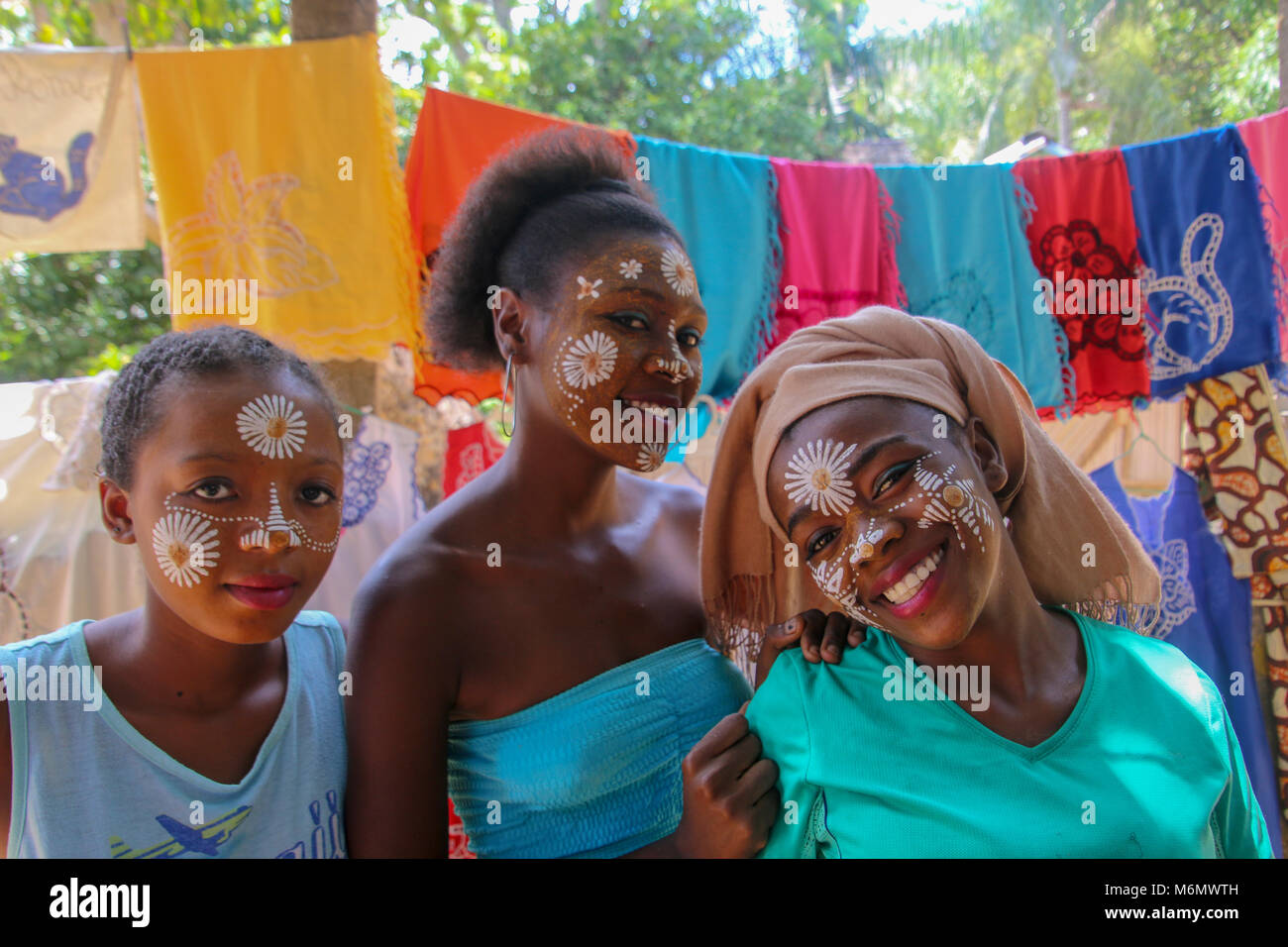 Afrika, Madagaskar, Porträt der jungen Mädchen mit bemaltem Gesicht Stockfoto