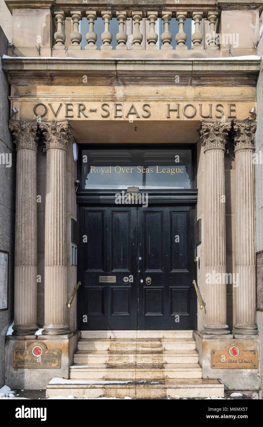 Over-Seas House Eingang zu Royal Over-Seas League Organisation an der Princes Street, Edinburgh, Schottland, Vereinigtes Königreich Stockfoto