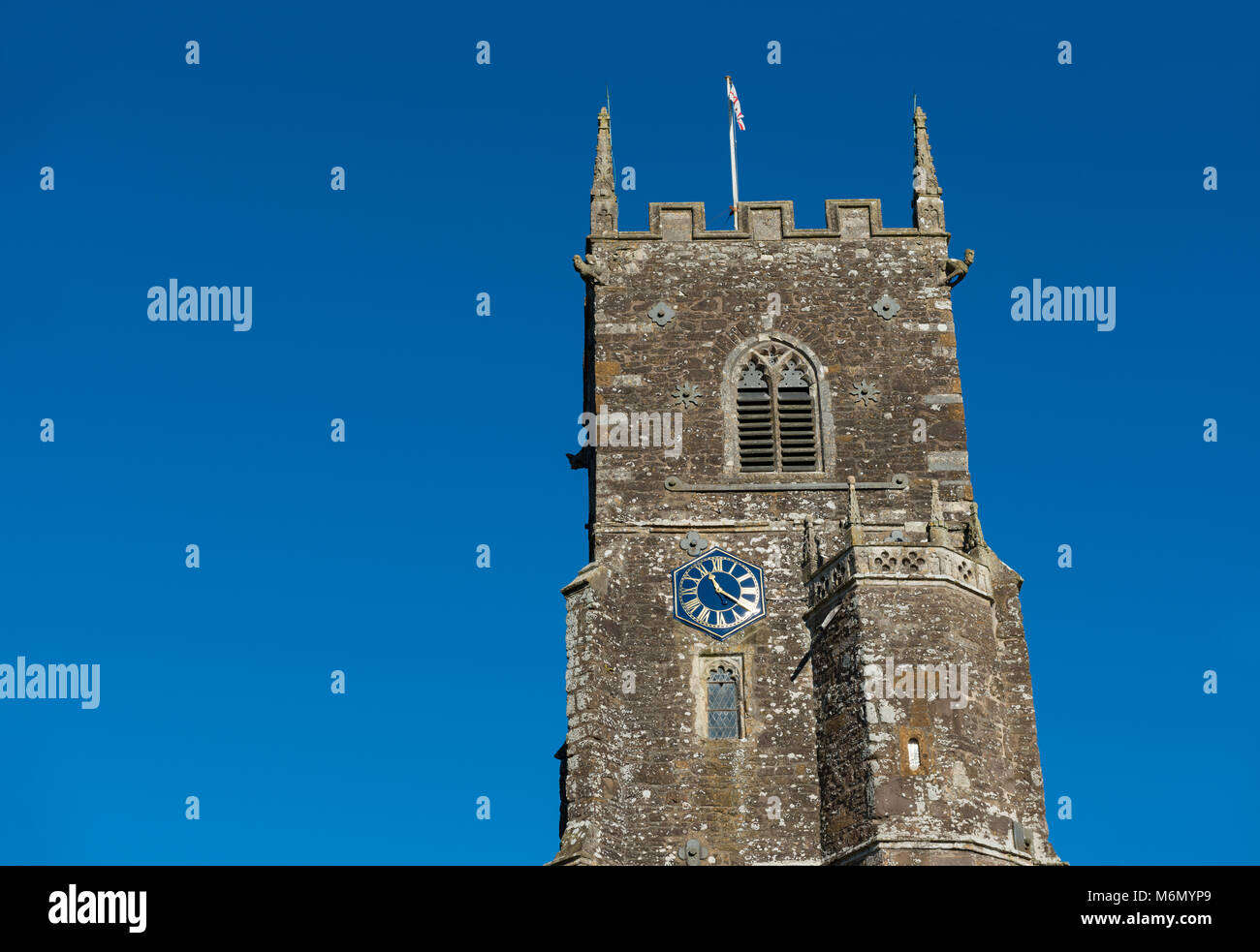 Plymtree Pfarrkirche Turm mit Uhr Stockfoto