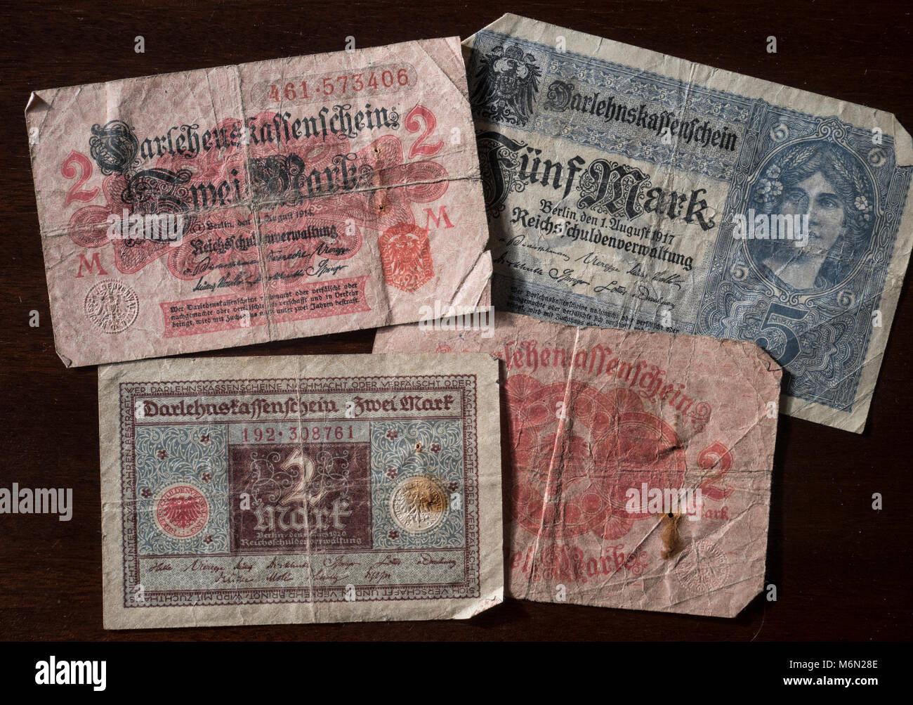 Zwei und fünf Mark Deutsche Banknoten aus den 20s-40s Stockfoto