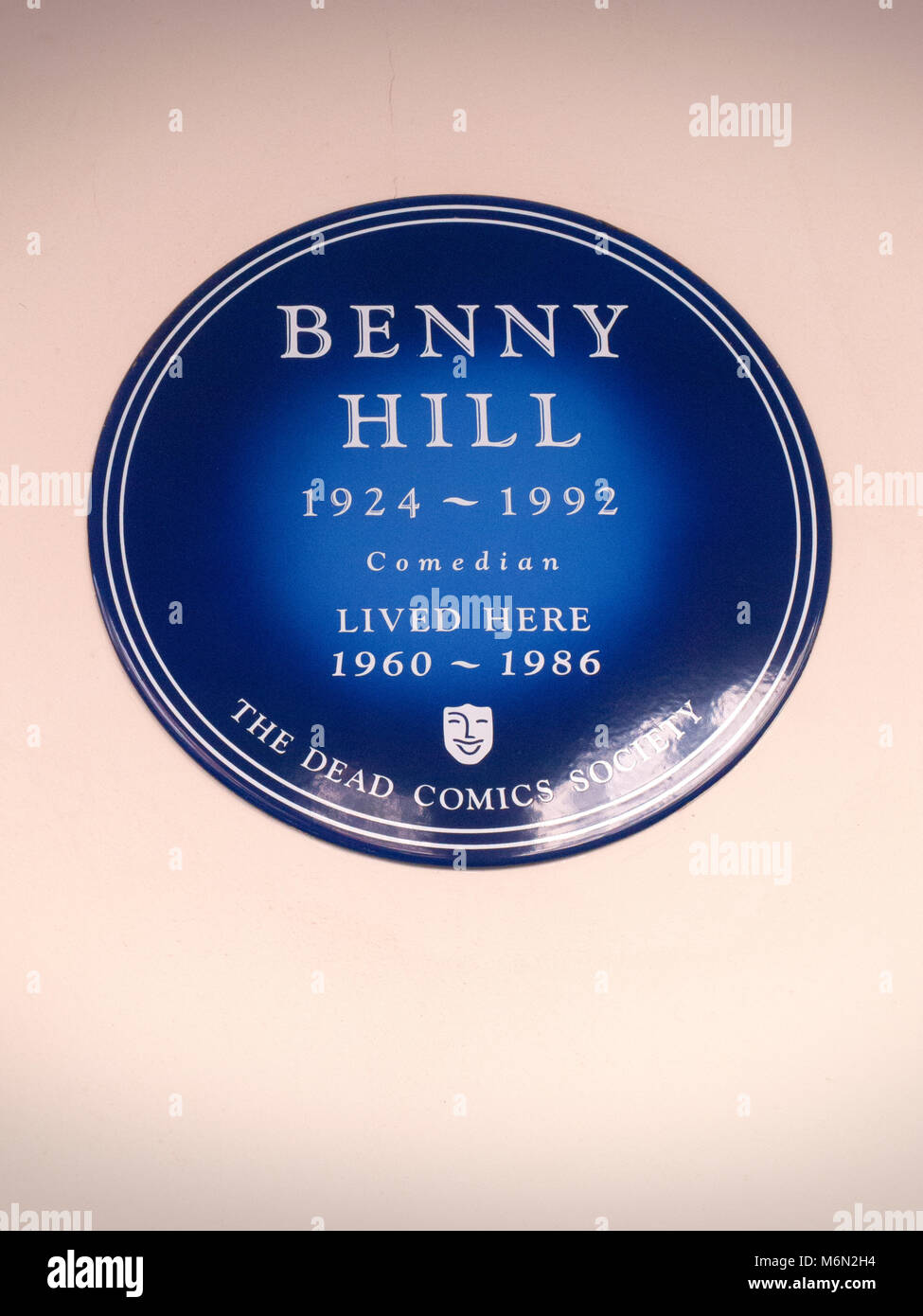 Benny Hill Wall Plaque, London Stockfoto