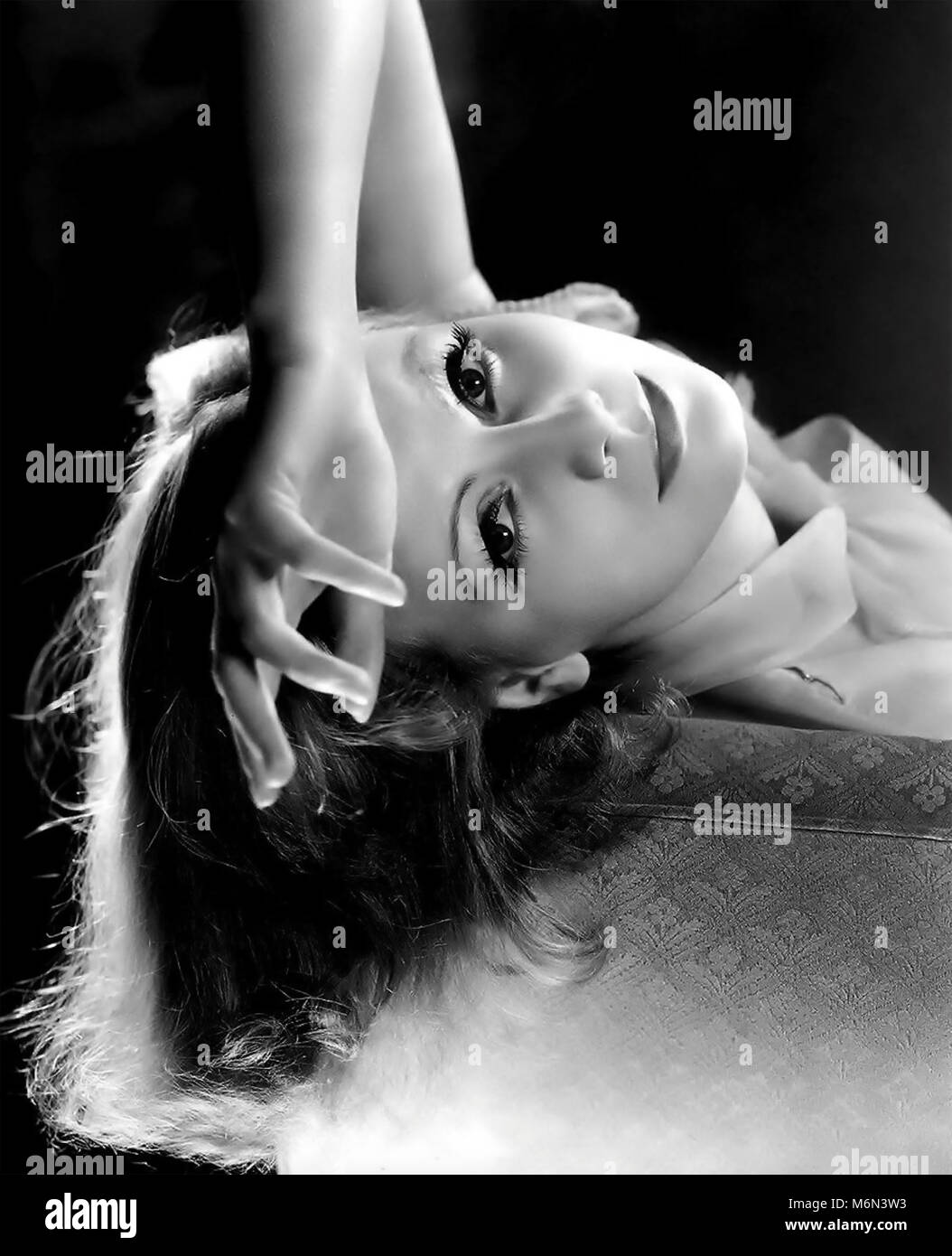 GRETA GARBO (1905-1990) Swedish-American Schauspielerin über 1935 Stockfoto