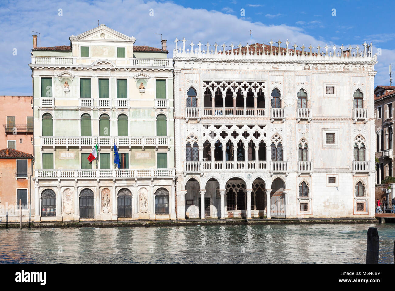 Palazzo Santa Sofia, oder Ca' D'Oro und Palazzo Giusti, Grand Canal, Santa Croce, Venedig, Venetien, Italien. Ca' D'Oro ist eine Art Museum, bekannt als Galleria Stockfoto