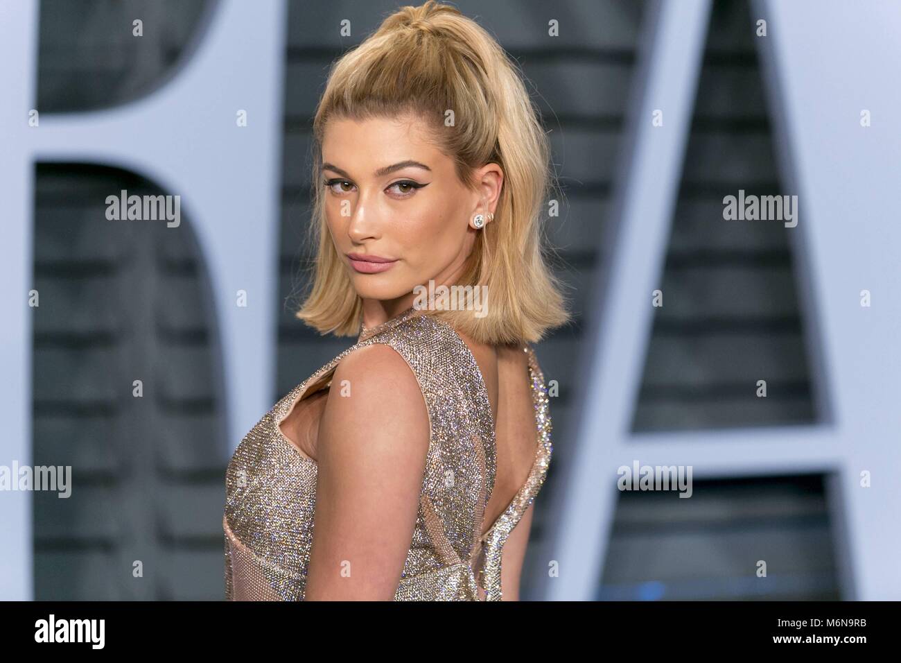 Hailey Baldwin besucht die Vanity Fair Oscar Party im Wallis Annenberg Center für Darstellende Künste in Beverly Hills, Los Angeles, USA, am 04. März 2018. | Verwendung weltweit Stockfoto