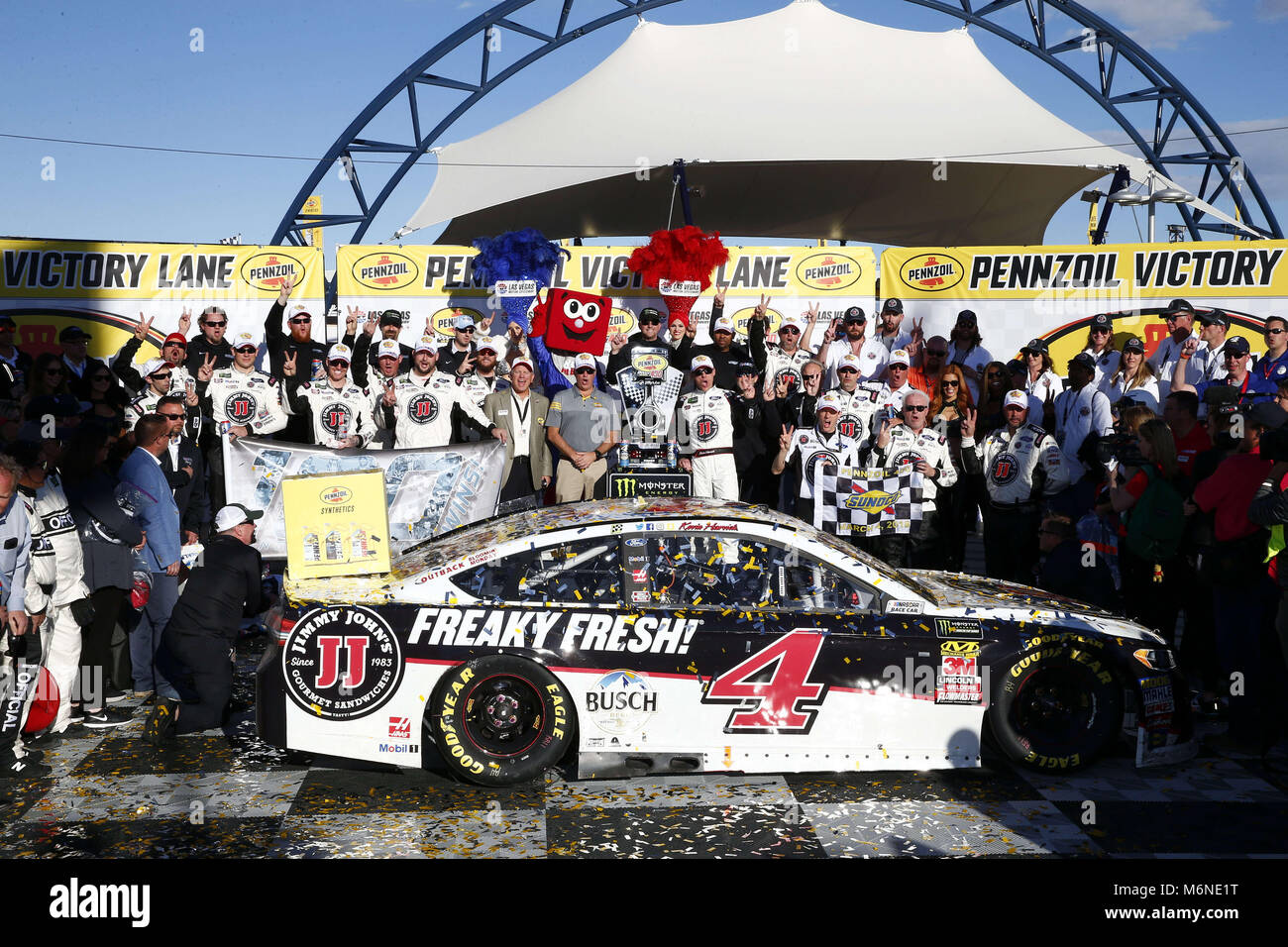 Las Vegas, Nevada, USA. 4 Mär, 2018. März 04, 2018 - Las Vegas, Nevada, USA: Kevin Harvick (4) gewinnt die Pennzoil 400 bei Las Vegas Motor Speedway in Las Vegas, Nevada. Credit: Justin R. Noe Asp Inc/ASP/ZUMA Draht/Alamy leben Nachrichten Stockfoto