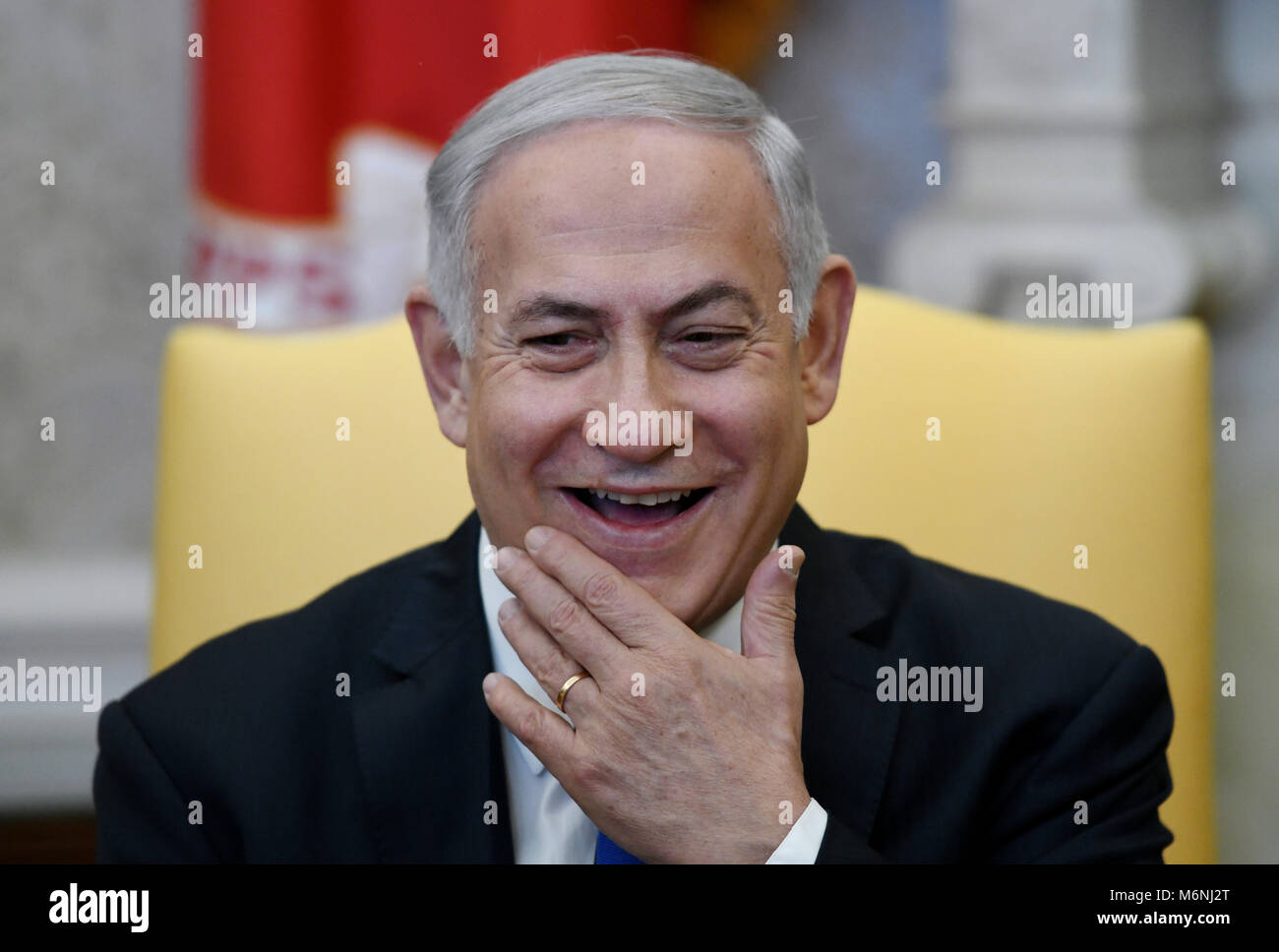 Premierminister Benjamin Netanjahu in Israel spricht im Oval Office des Weißen Hauses in Washington, DC, 5. März 2018. Credit: Olivier Douliery/Pool über CNP/MediaPunch Stockfoto