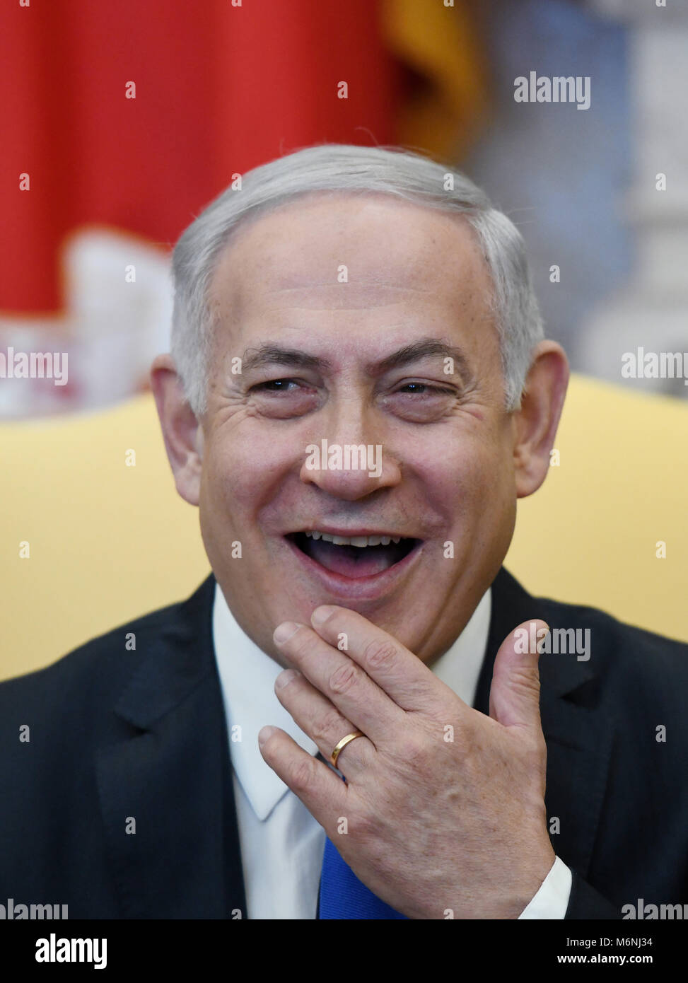 Premierminister Benjamin Netanjahu in Israel spricht im Oval Office des Weißen Hauses in Washington, DC, 5. März 2018. Credit: Olivier Douliery/Pool über CNP/MediaPunch Stockfoto