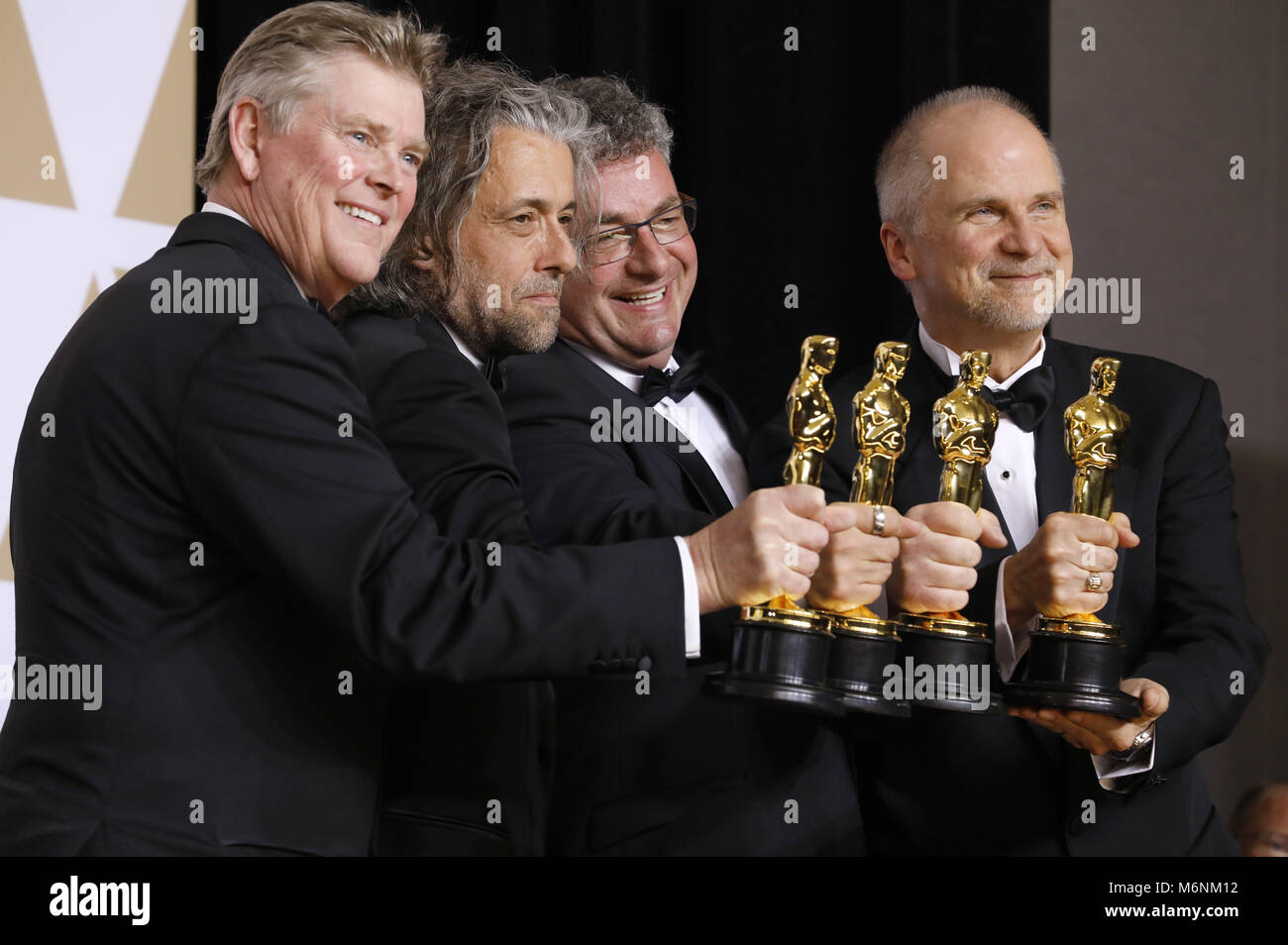 Hollywood, Kalifornien. 4 Mär, 2018. Richard R. Hoover, Paul Lambert, Gerd Nefzer, und John Nelson, Preisträger für die "Beste Visuelle Effekte", in der Presse Zimmer auf der 90. jährlichen Academy Awards in Hollywood & Highland Center pose am 4. März 2018 in Hollywood, Kalifornien. | Verwendung der weltweiten Kredit: dpa/Alamy leben Nachrichten Stockfoto