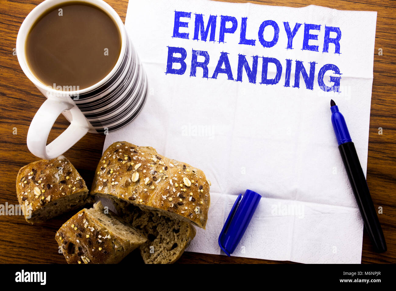 Handschriftlichen text Übersicht Employer Branding. Business Konzept für den Aufbau einer Marke auf Seidenpapier auf Holzuntergrund mit pen Brot gesund Co geschrieben Stockfoto