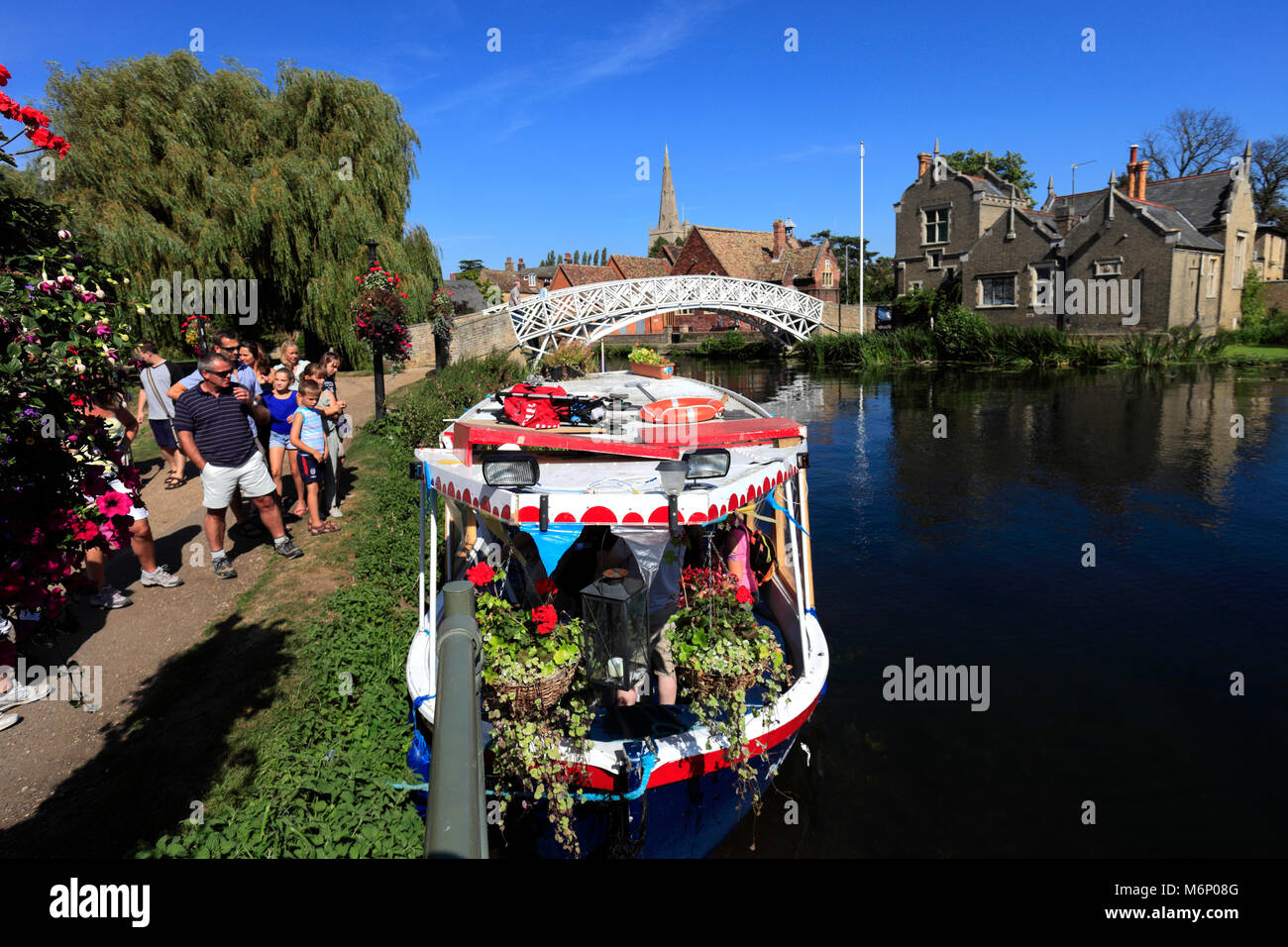 Boote auf dem Fluss Great Ouse, godmanchester Stadt, Cambridgeshire, England, Großbritannien Stockfoto