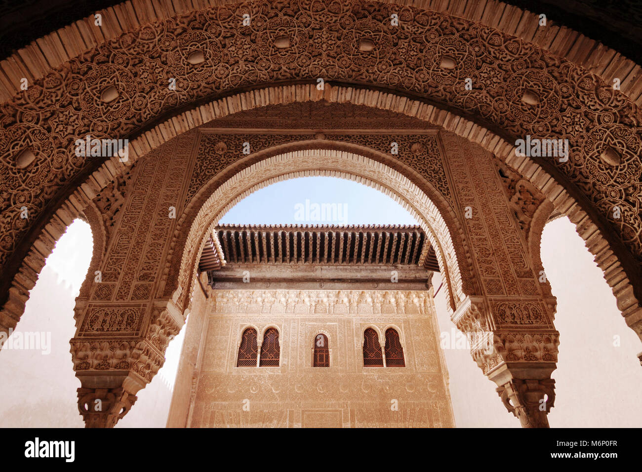 Granada, Andalusien, Spanien - 18. Juli 2010: Vergoldete Zimmer (Cuarto Dorado) Der mexuar innerhalb der Alhambra Palast- und Festungsanlage. Stockfoto