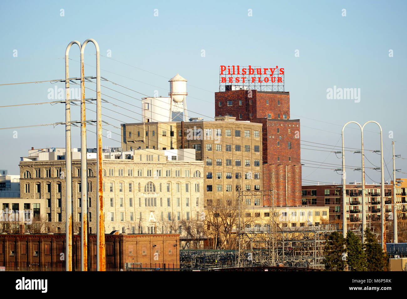 Minneapolis Minnesota - November 2016: Pillsbury Mühle entlang des Mississippi River im mittleren Westen der USA. Herstellung von Backwaren und Lebensmitteln. Stockfoto