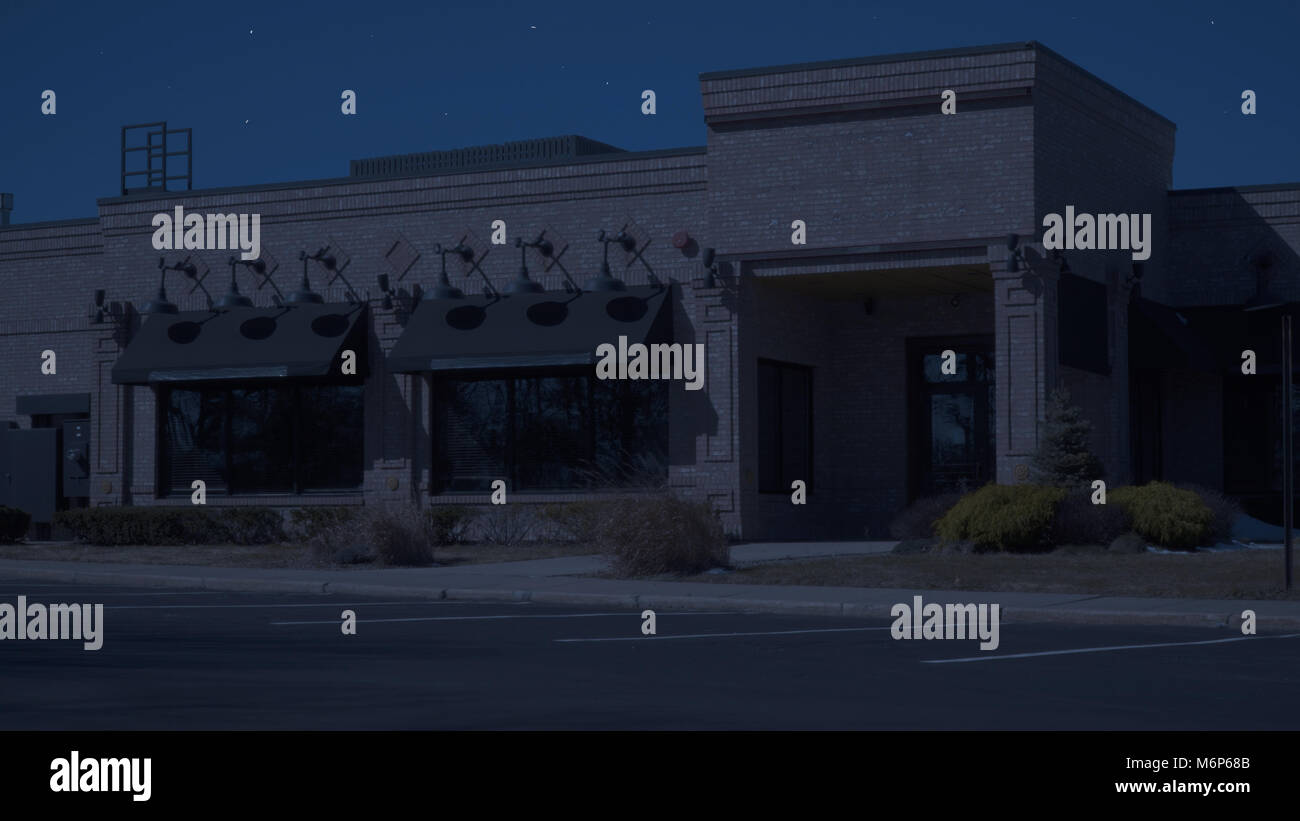 Äußere generische Restaurant Diner zur Gründung Foto der Nacht. Enge Schuß des vorderen Eingang ohne Beschilderung für Lager verwenden Stockfoto