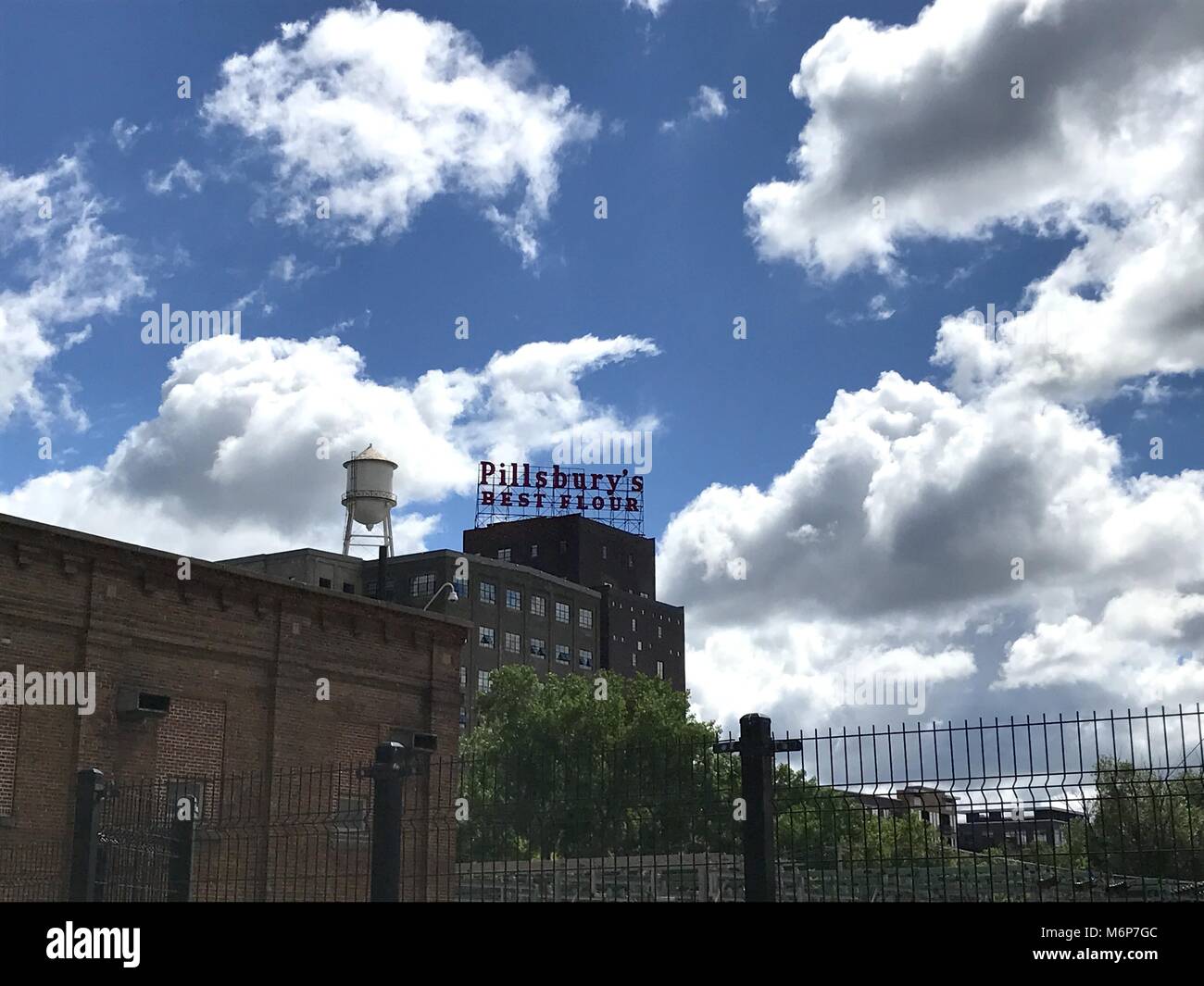 Minneapolis Minnesota - ca. 2017: Pillsbury Mühle entlang des Mississippi River im mittleren Westen der USA. Herstellung von Backwaren und Lebensmitteln. Stockfoto