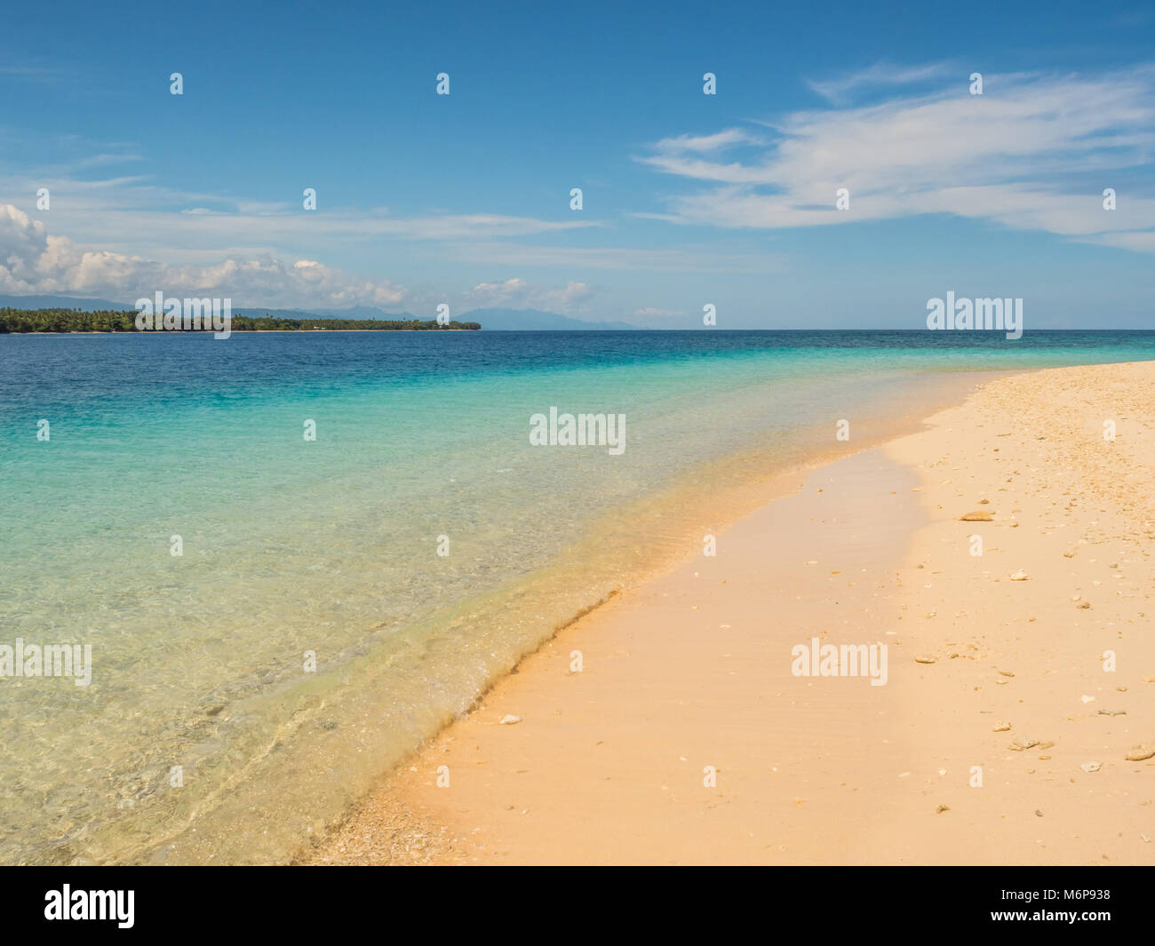 Schönen tropischen Strand auf einer der Sieben Inseln, in der Nähe der Insel Seram, Molukken, Indonesien, pelau Sau, Sau'u, Banda See, Asien Stockfoto