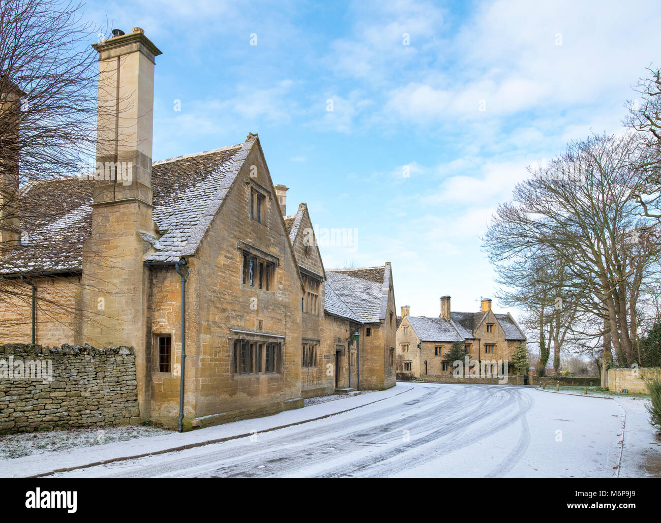 Stanton alten Gutshof im Winterschnee. Stanton, Cotswolds, Worcestershire, England Stockfoto