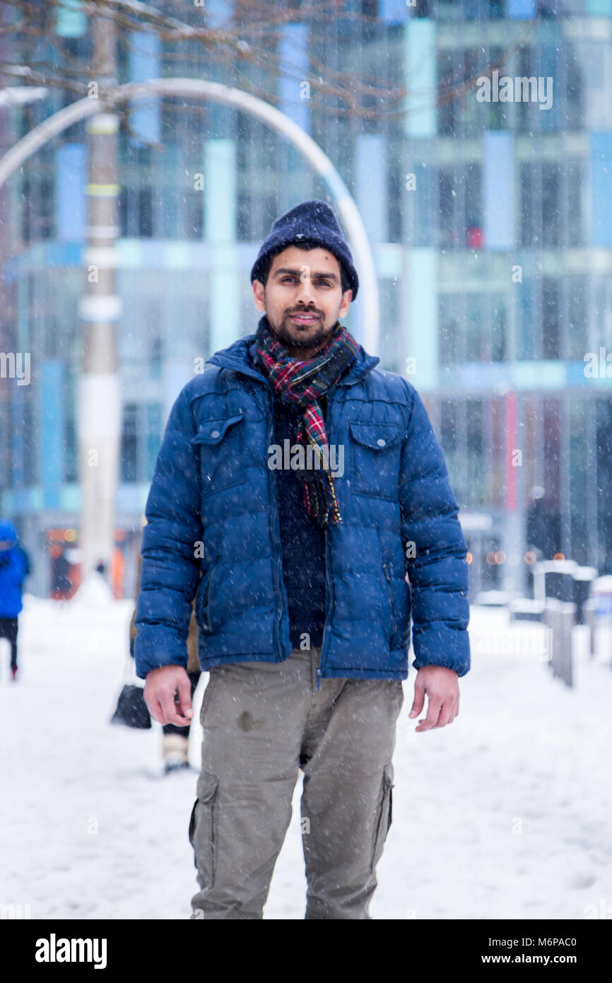 Freunde Spaß im Schnee Stockfoto