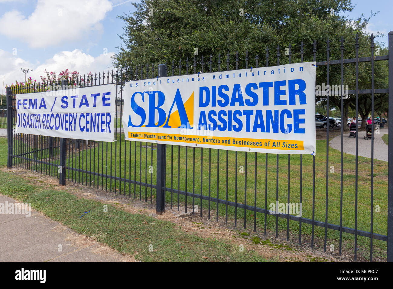 Ein Zustand von Texas/FEMA Disaster Recovery Center an der Bayland Community Center (Harris County) mit recovery Spezialisten von FEMA, SBA besetzt und St Stockfoto