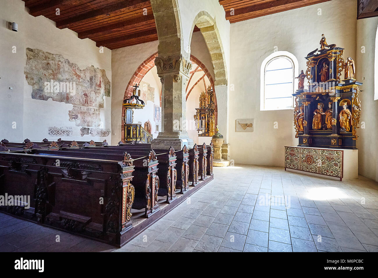 Pribylina, Slowakische Republik. 3. August 2017. Innenraum der frühgotischen Kirche der Heiligen Jungfrau auf der Open-air Museum des liptauer Dorfes, Pribylina, Slo Stockfoto