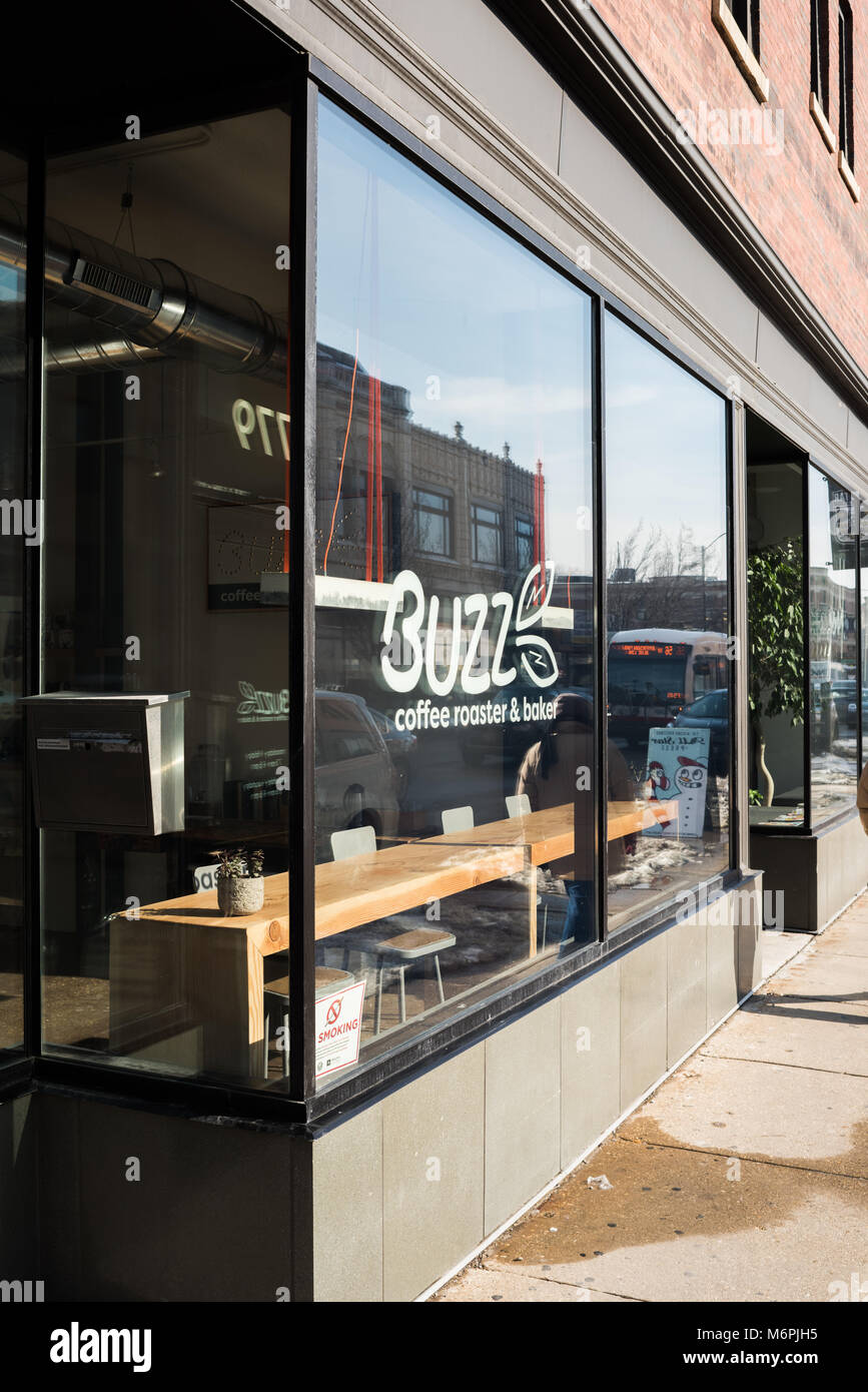 Gewerbliche Bauten auf Milwaukee Avenue im Logan Square - Avondale Nachbarschaften Stockfoto