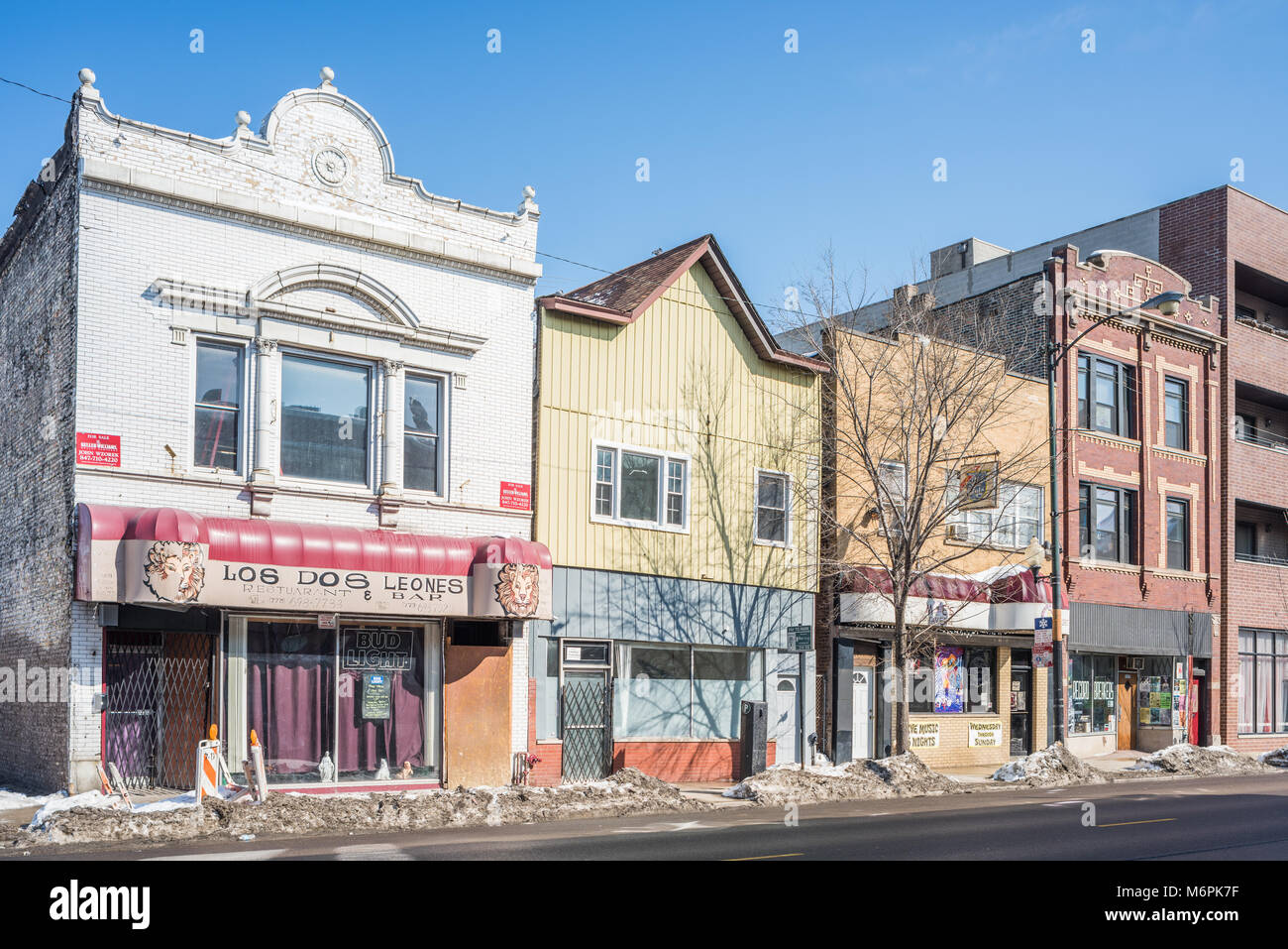 Gewerbliche Bauten auf Milwaukee Avenue im Logan Square - Avondale Nachbarschaften Stockfoto