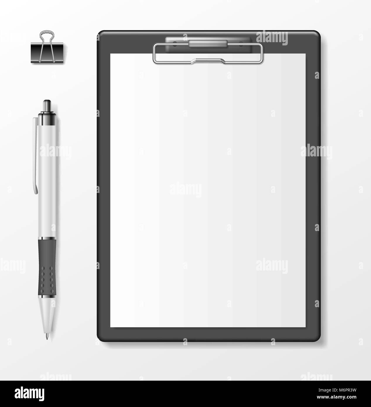 Schwarz, Klemmbrett mit leeren weißen Blatt Papier und Stift isoliert auf Weiss. Geschäftsdrucksachen Vorlage. Realistische Zwischenablage Dokument notepad mockup. Vector Illustration Stock Vektor