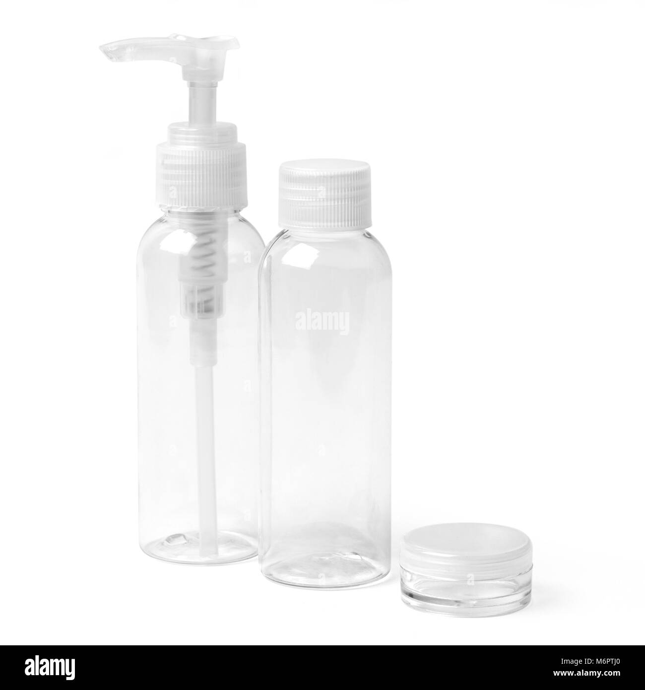 Drei verschiedene leere farblos transparenten Kunststoff Verpackung für kosmetische Produkte. Bild mit Freistellungspfaden. Stockfoto