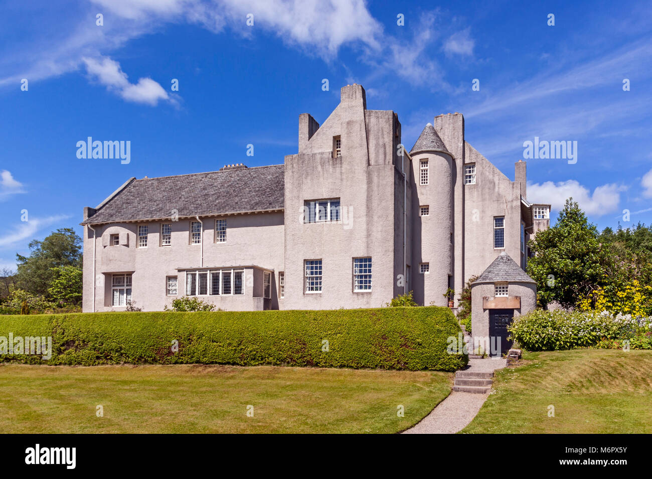 Das Hill House in oberen Colquhoun St Helensburgh, Schottland Großbritannien entworfen vom berühmten schottischen Architekten Charles Rennie Mackintosh mit formalen Gärten Stockfoto