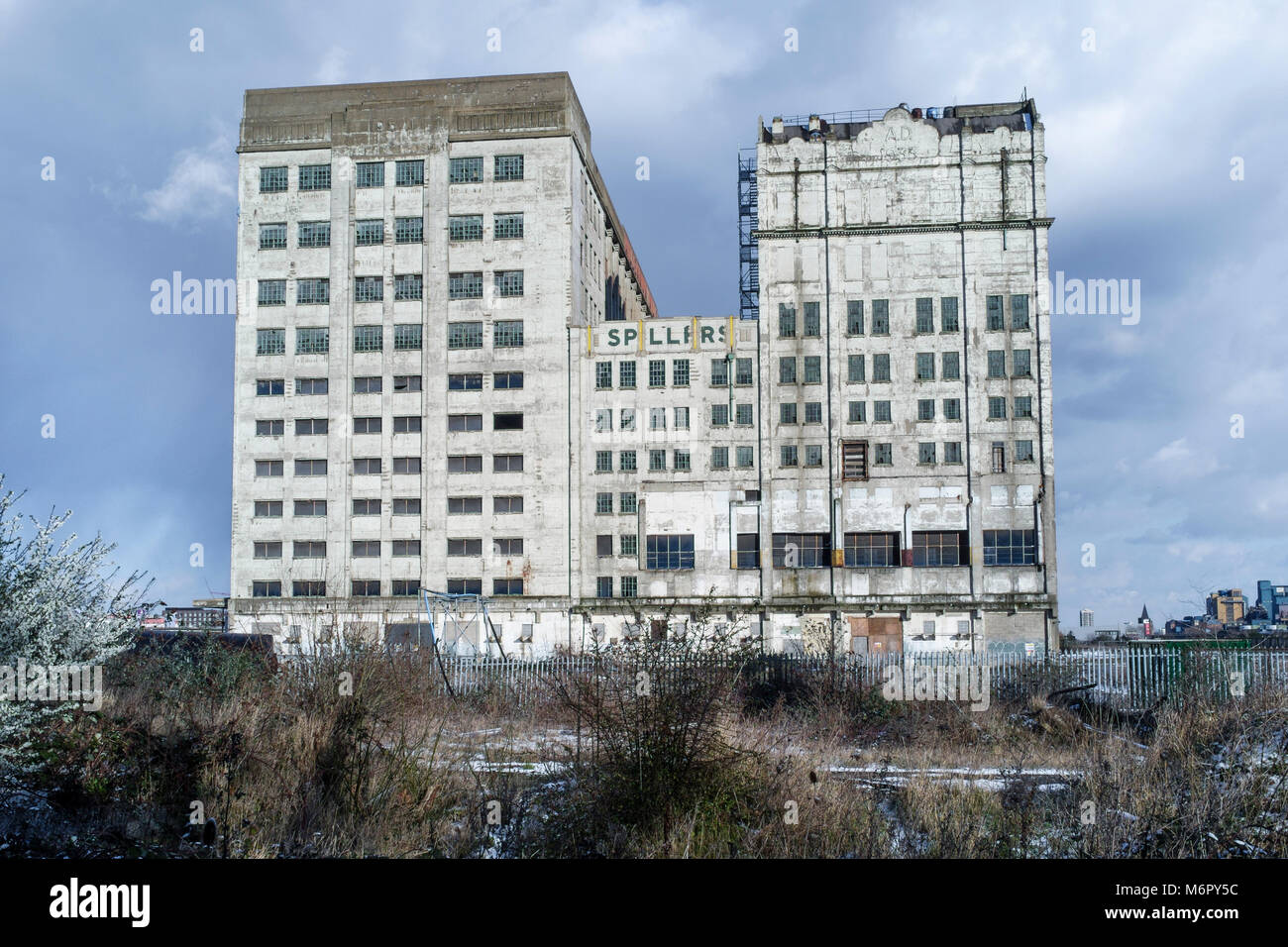 Das verlassene Gebäude von Millennium Mühlen, Silvertown, London, UK Stockfoto